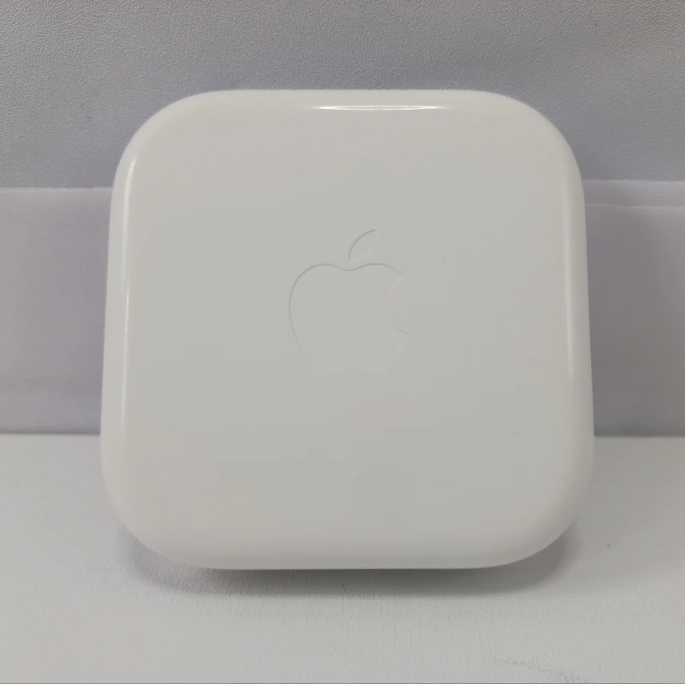 NWOT Apple Wired Ear Buds
